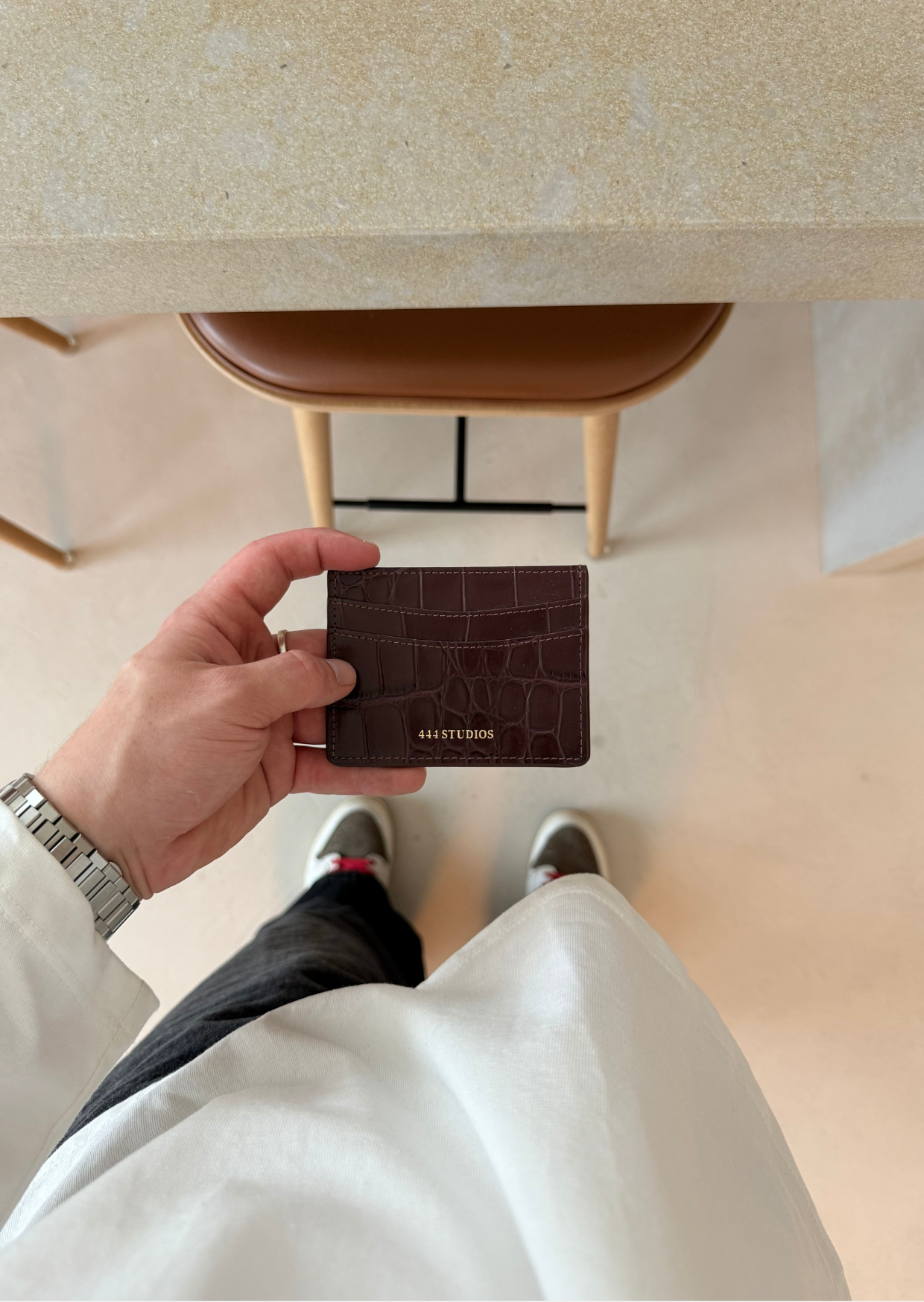 Card_Holder_-_Syrah_-_Styling